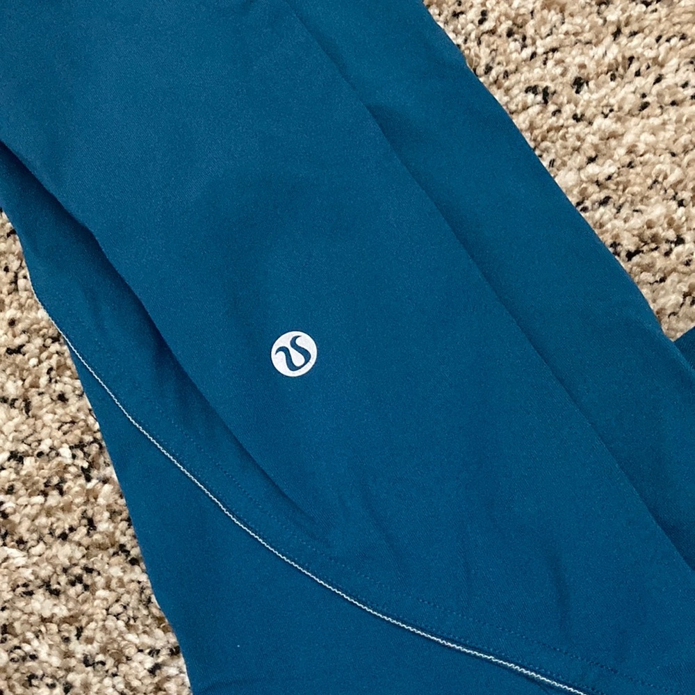 Lululemon leggings size 6 Highrise 23” - Picture 4 of 7